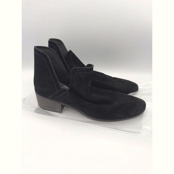 Coconut by Matisse Shoes - Coconut by Matisse Pronto Black Suede V-Cut Ankle Boots Size 10 M